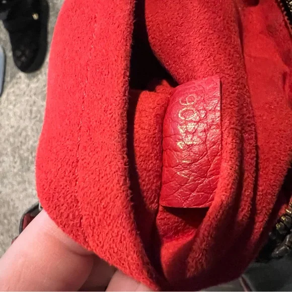 Louis Vuitton - Picture 6 of 8